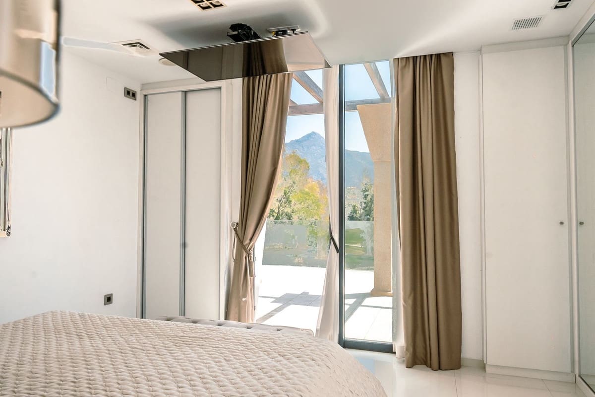 5 quarto Moradia para arrendamento para férias em Nueva Andalucia com piscina Garagem - 8 500 € (Ref: 9470710)