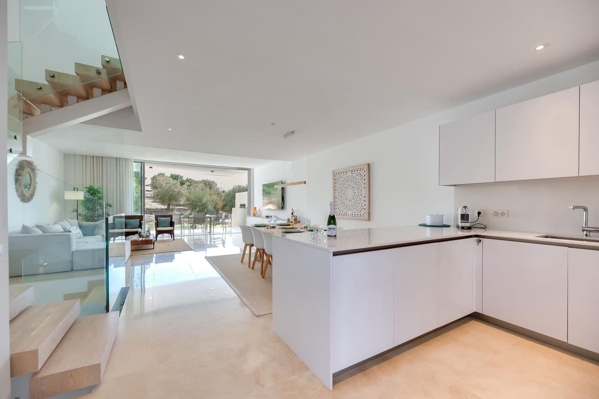 4 bedroom Townhouse for rent in Marbella with pool garage - € 5,000 (Ref: 9490961)