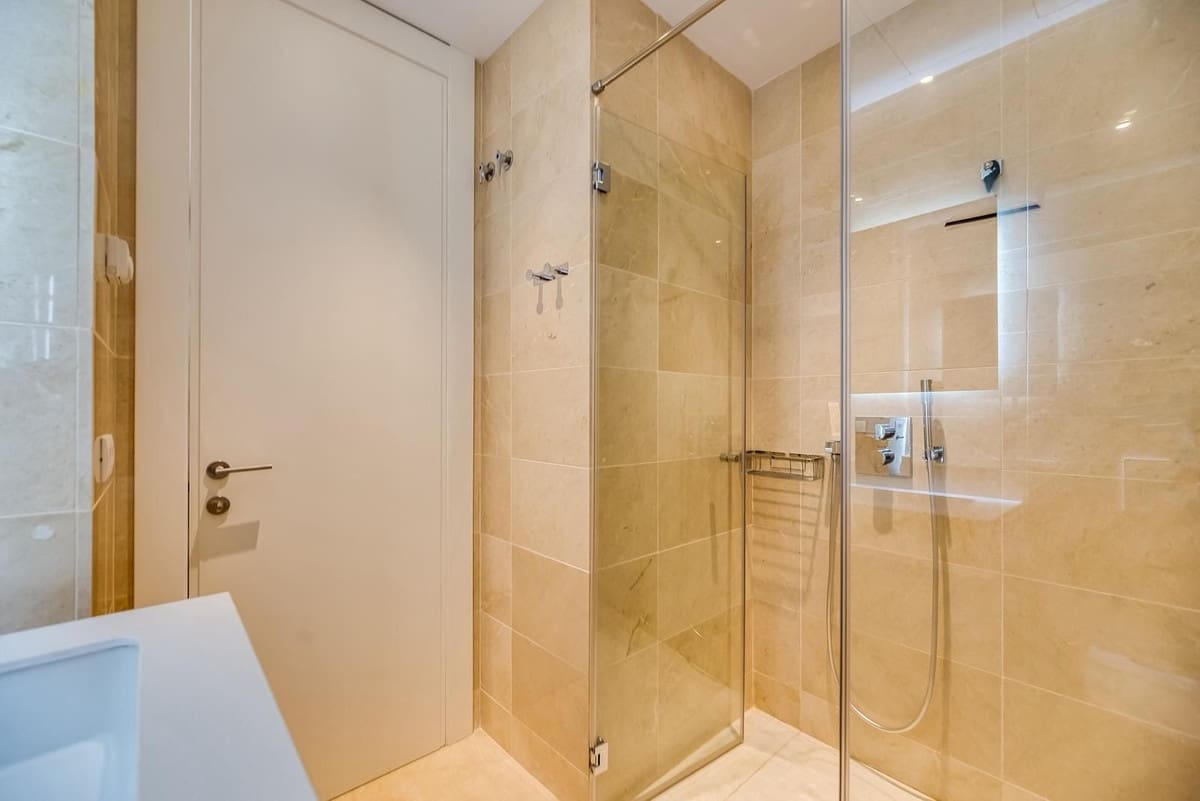 4 bedroom Townhouse for rent in Marbella with pool garage - € 5,000 (Ref: 9490961)