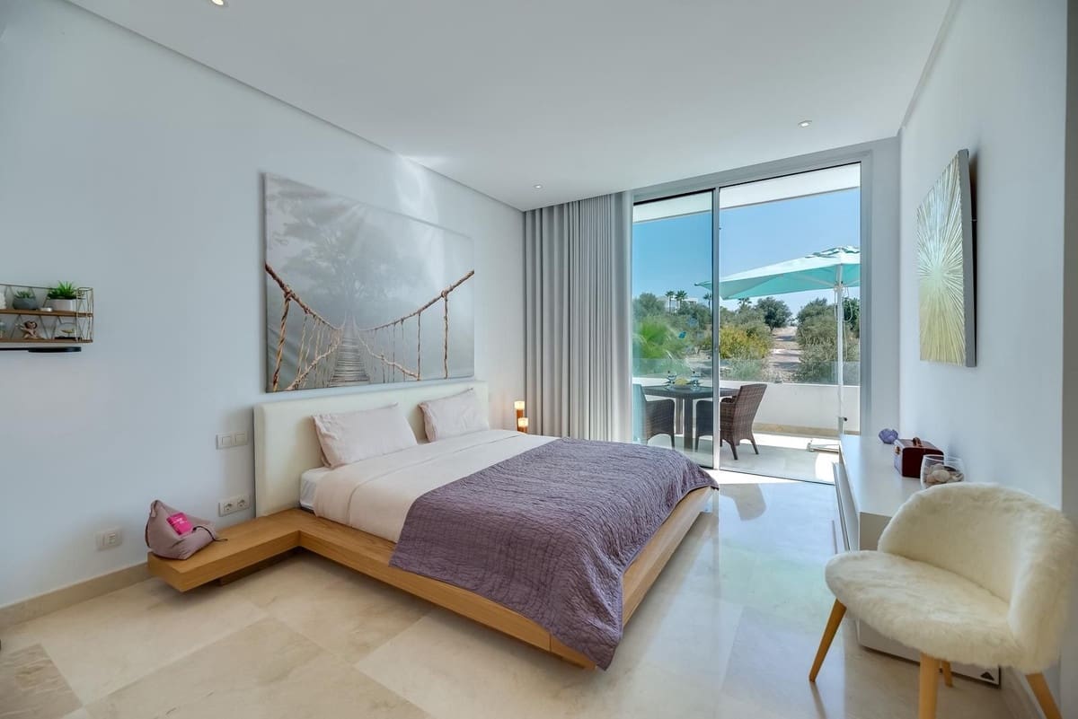 4 bedroom Townhouse for rent in Marbella with pool garage - € 5,000 (Ref: 9490961)