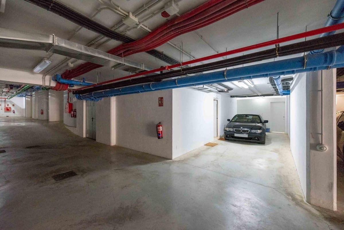 4 bedroom Townhouse for rent in Marbella with pool garage - € 5,000 (Ref: 9490961)