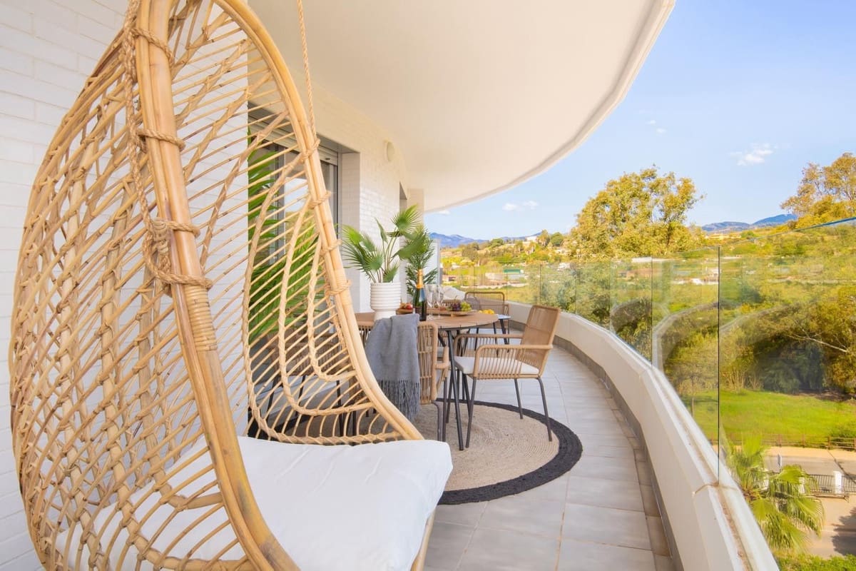 2 soverom Leilighet til salgs i Nueva Andalucia med svømmebasseng garasje - € 750 000 (Ref: 9529195)