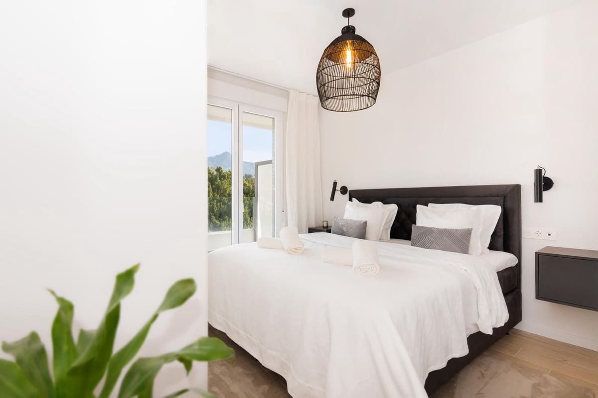 2 slaapkamer Appartement te koop in Nueva Andalucia met zwembad garage - € 750.000 (Ref: 9529196)