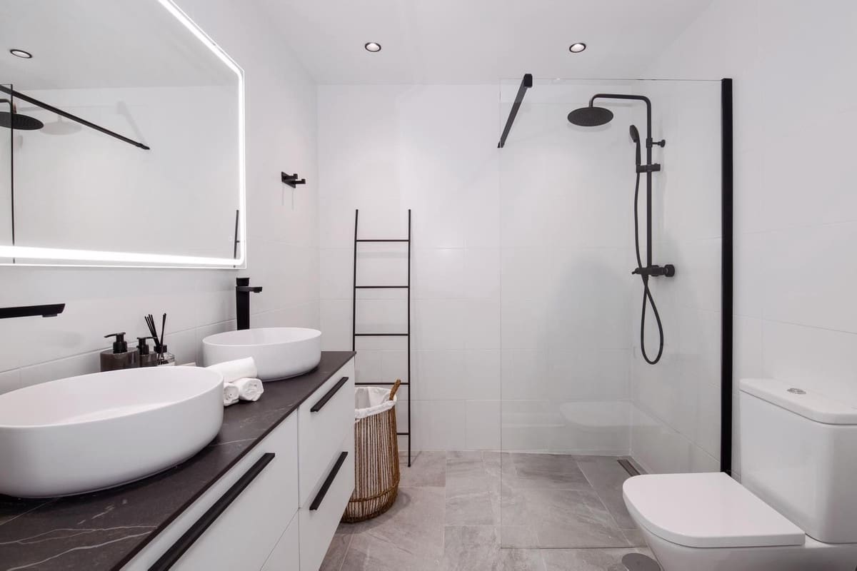 2 slaapkamer Appartement te koop in Nueva Andalucia met zwembad garage - € 750.000 (Ref: 9529196)