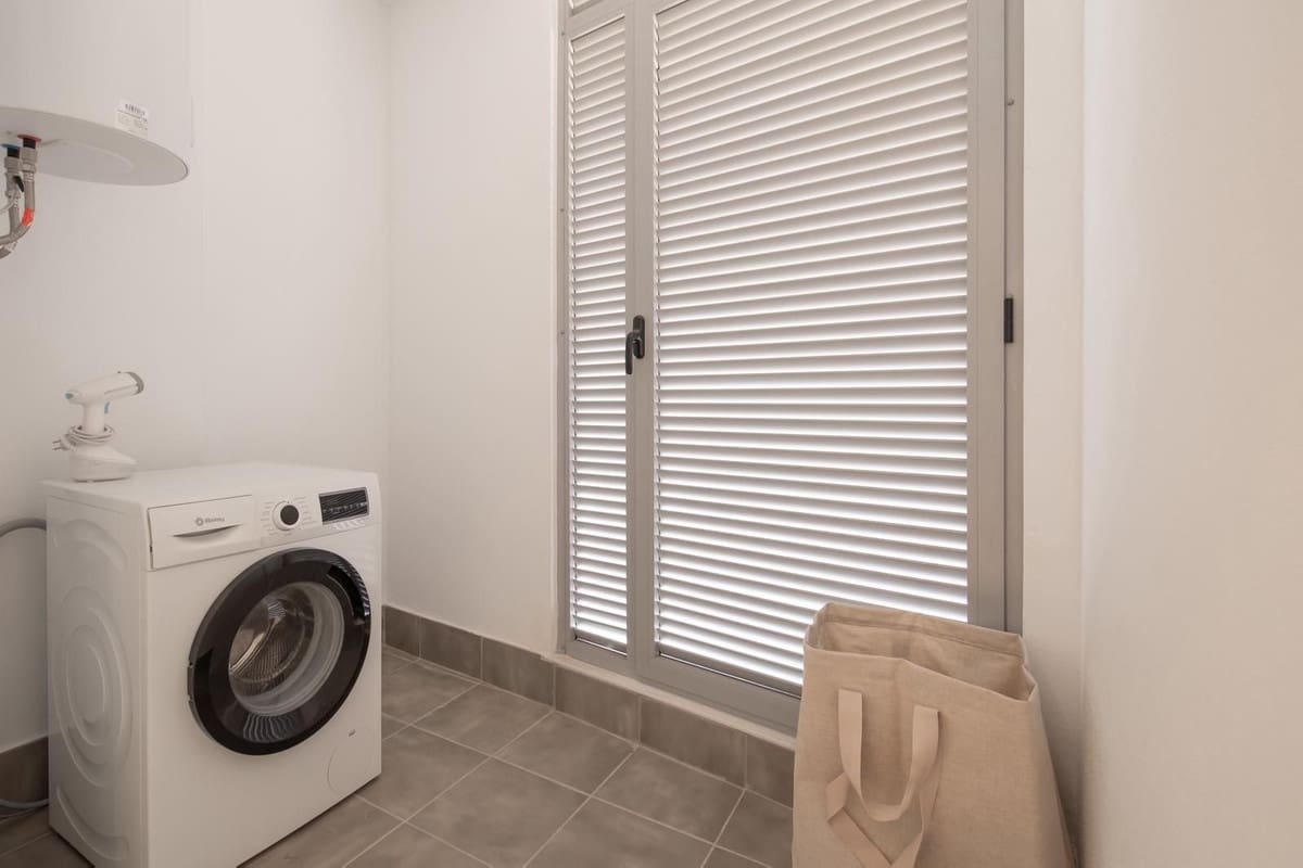 2 slaapkamer Appartement te koop in Nueva Andalucia met zwembad garage - € 750.000 (Ref: 9529196)