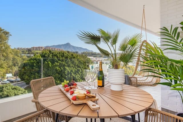 Apartamento de 2 habitaciones en Nueva Andalucia, Marbella en venta con piscina garaje - 675.000 € (Ref: 9529196)