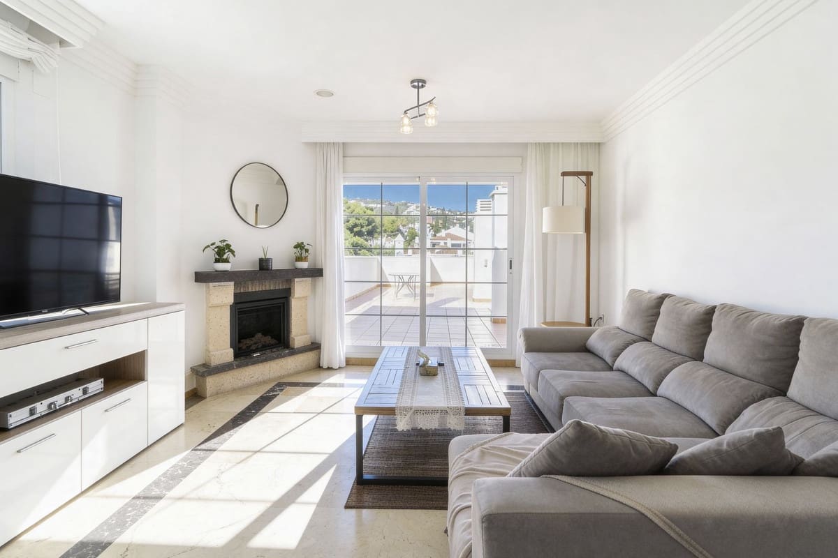 3 Zimmer Apartment zu vermieten in Rio Real mit Pool Garage - 3.000 € (Ref: 9537847)