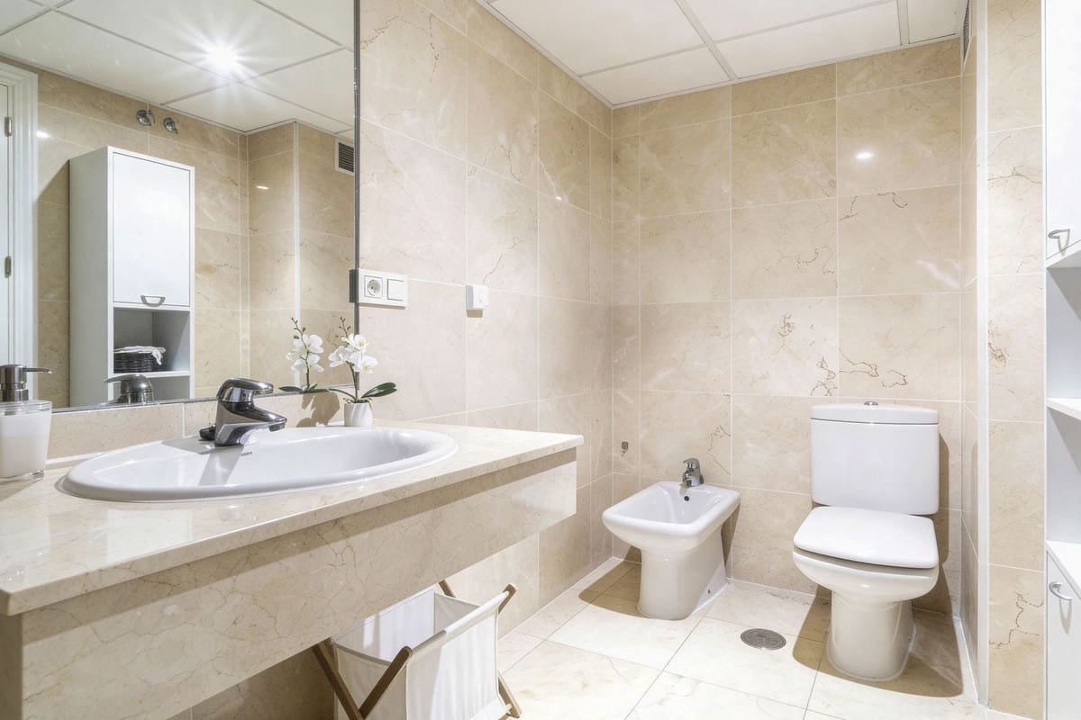 3 Zimmer Apartment zu vermieten in Rio Real mit Pool Garage - 3.000 € (Ref: 9537847)