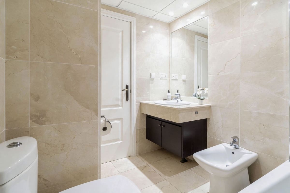 Apartamento de 3 habitaciones en Río Real en alquiler con piscina garaje - 2.800 € (Ref: 9537847)