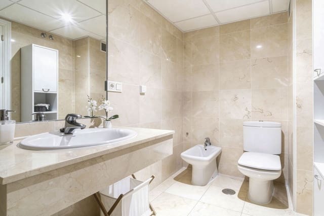 Appartement de 3 chambres à louer à Río Real, Marbella avec piscine garage - 2 800 € (Ref: 9537847)