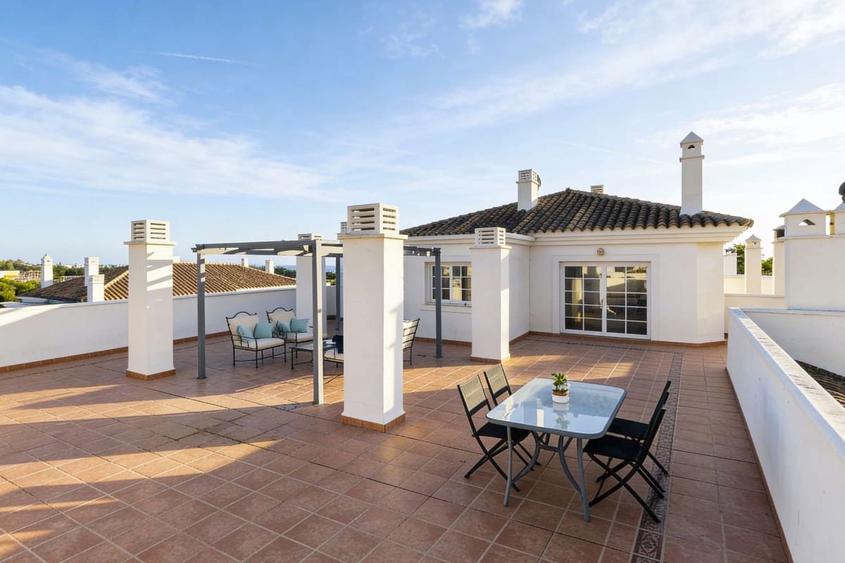 Apartamento de 3 habitaciones en Río Real en alquiler con piscina garaje - 2.800 € (Ref: 9537847)