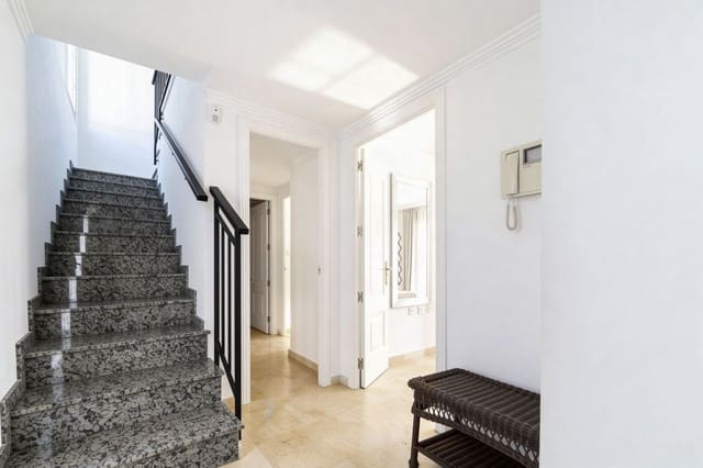 3 sypialnia Apartament do wynajęcia w Río Real, Marbella z basenem garażem - 2 800 € (Ref: 9537847)