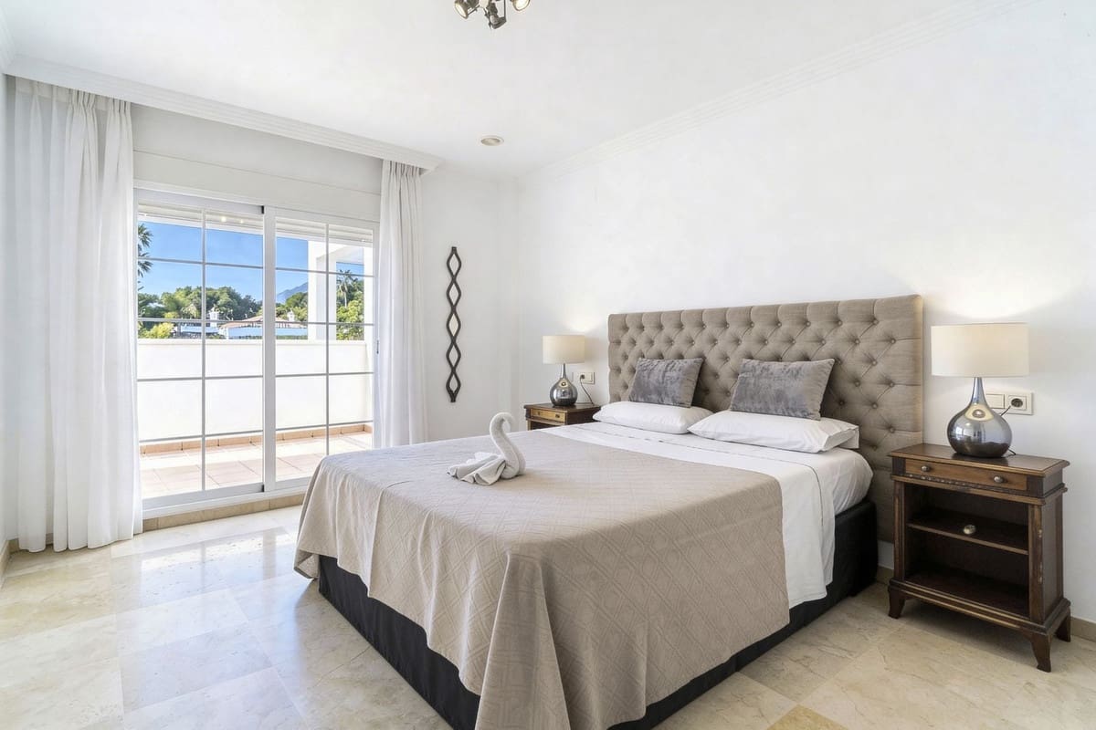 3 slaapkamer Appartement te huur in Rio Real met zwembad garage - € 2.600 (Ref: 9537847)