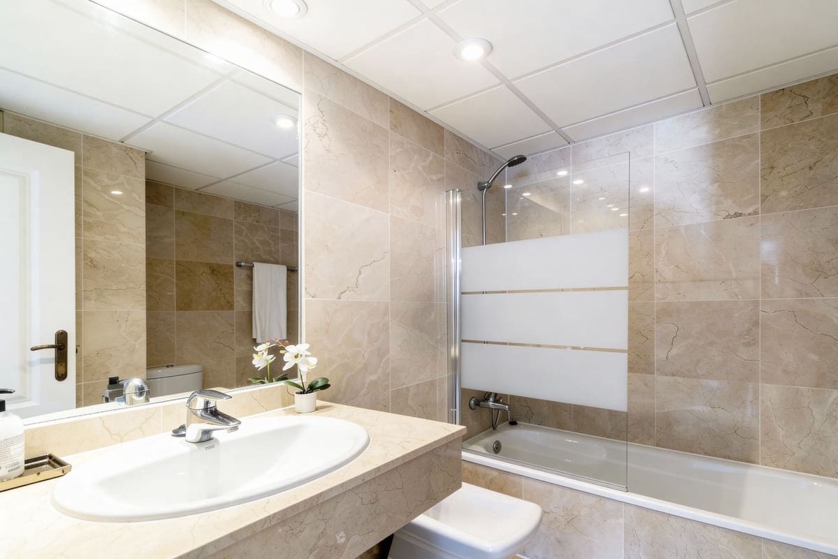 3 slaapkamer Appartement te huur in Rio Real met zwembad garage - € 2.600 (Ref: 9537847)