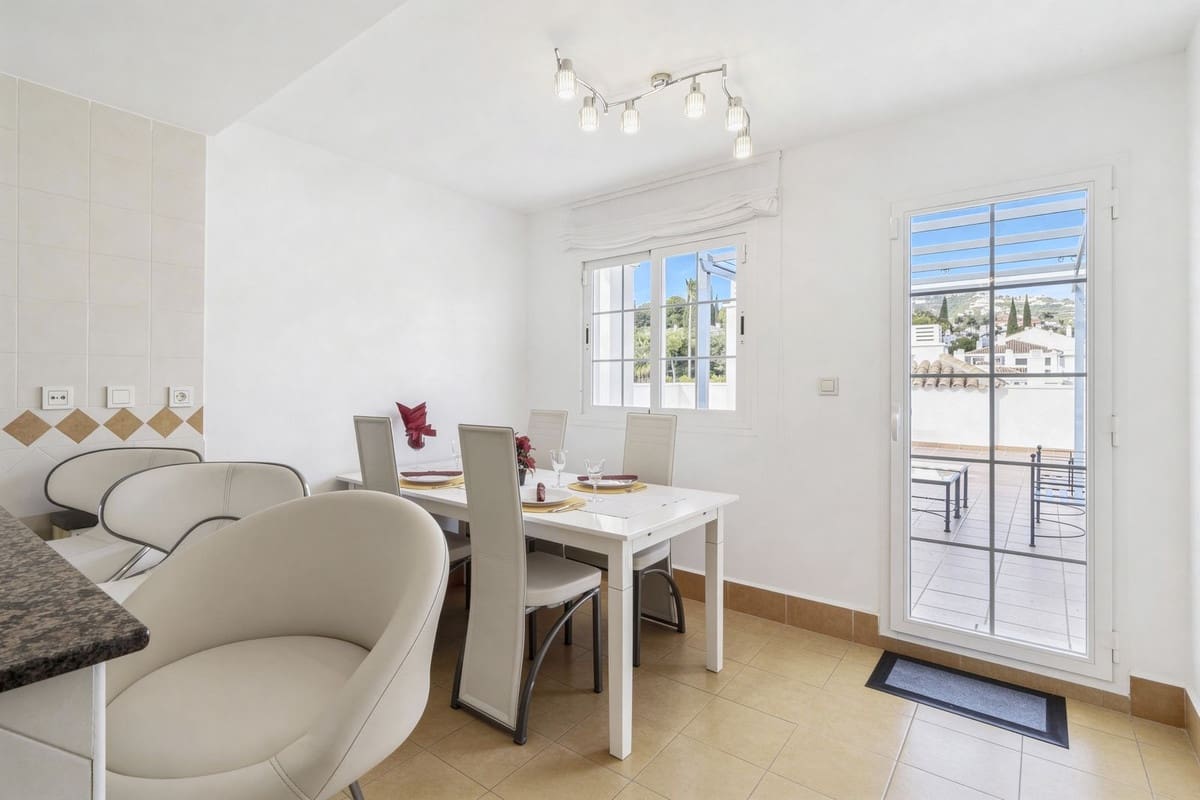 3 slaapkamer Appartement te huur in Rio Real met zwembad garage - € 2.600 (Ref: 9537847)