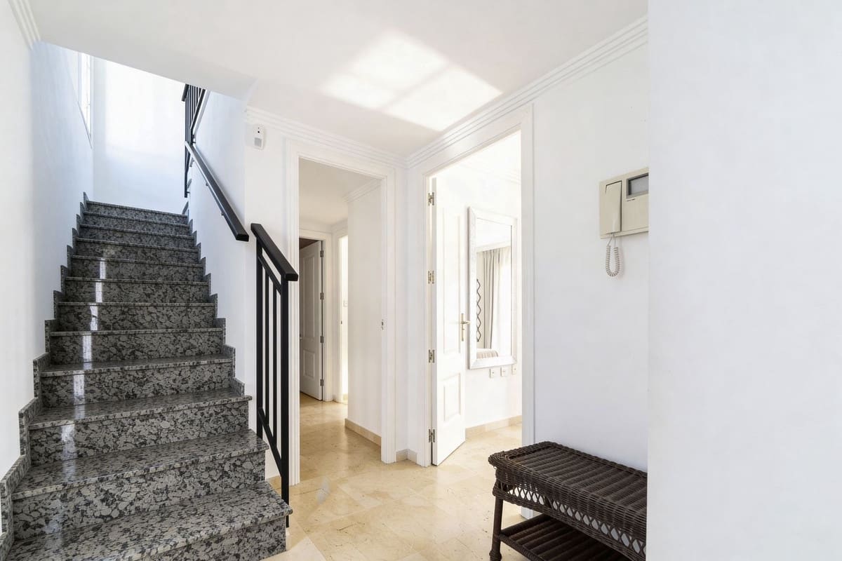 3 slaapkamer Appartement te huur in Rio Real met zwembad garage - € 2.600 (Ref: 9537847)