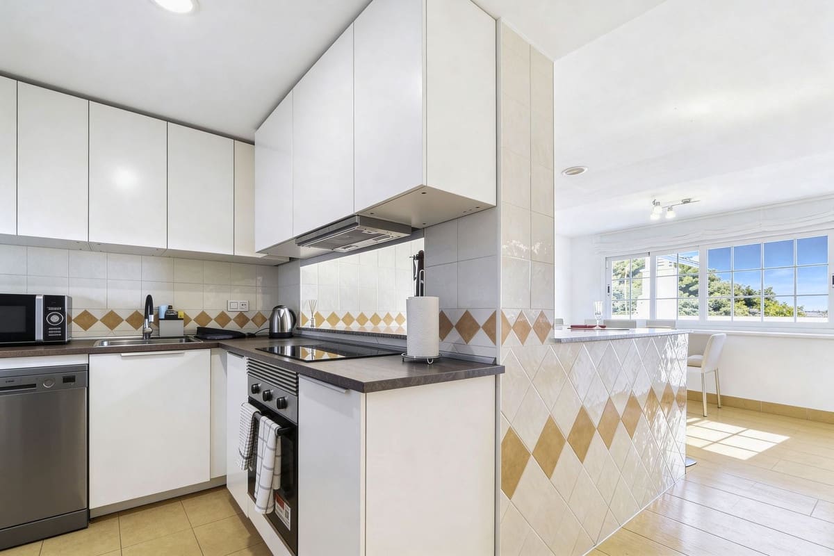 3 slaapkamer Appartement te huur in Rio Real met zwembad garage - € 2.600 (Ref: 9537847)