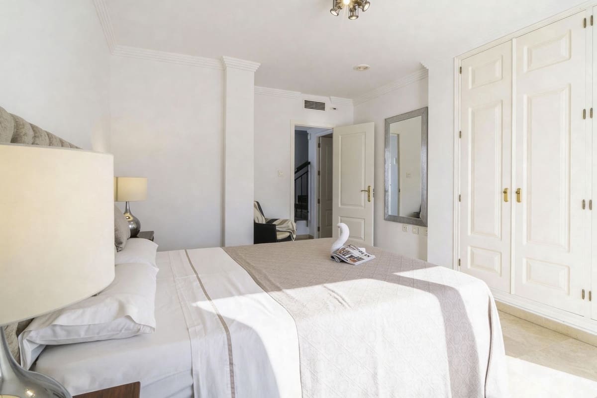 3 slaapkamer Appartement te huur in Rio Real met zwembad garage - € 2.600 (Ref: 9537847)