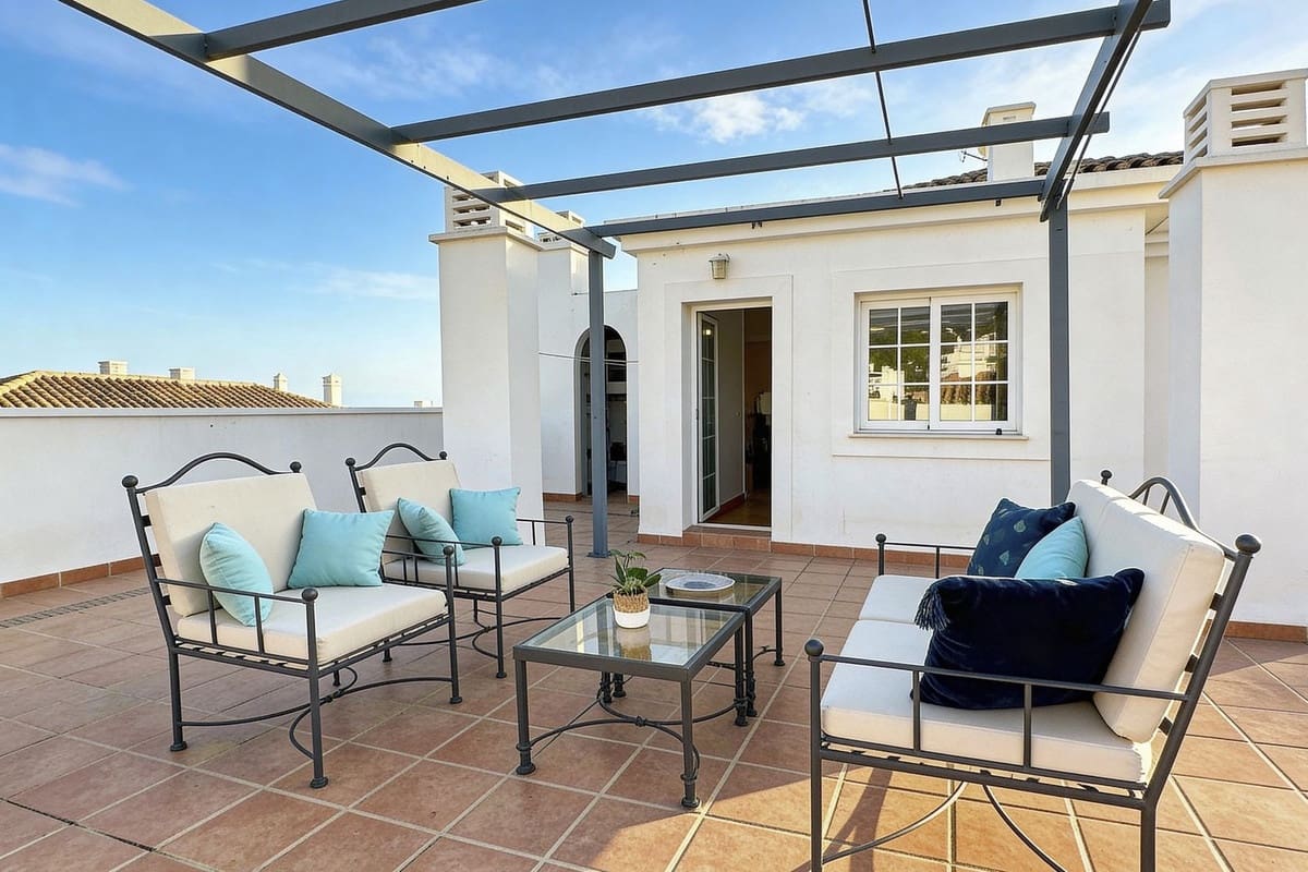 3 slaapkamer Appartement te huur in Rio Real met zwembad garage - € 2.600 (Ref: 9537847)
