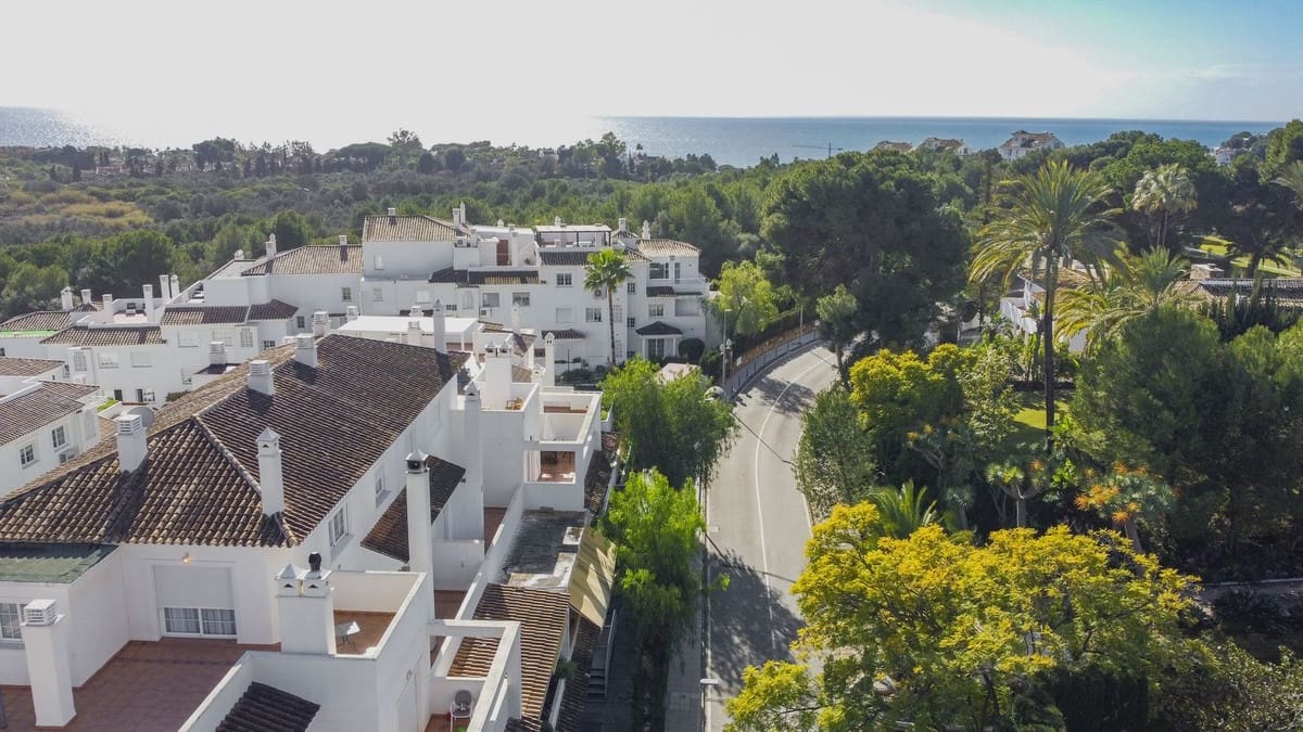 3 slaapkamer Appartement te huur in Rio Real met zwembad garage - € 2.600 (Ref: 9537847)