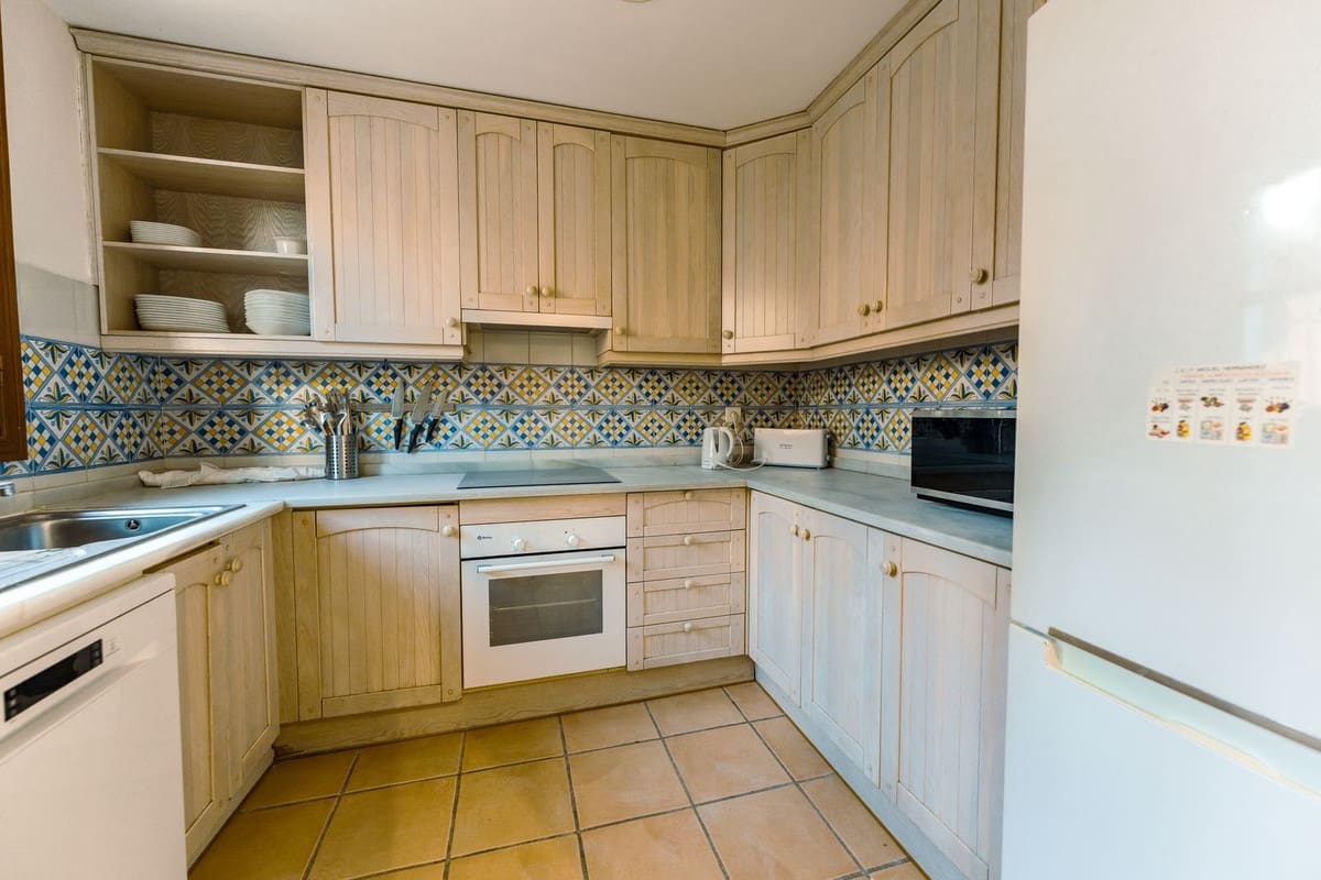 4 bedroom Townhouse for rent in Guadalmina with pool garage - € 4,000 (Ref: 9539862)