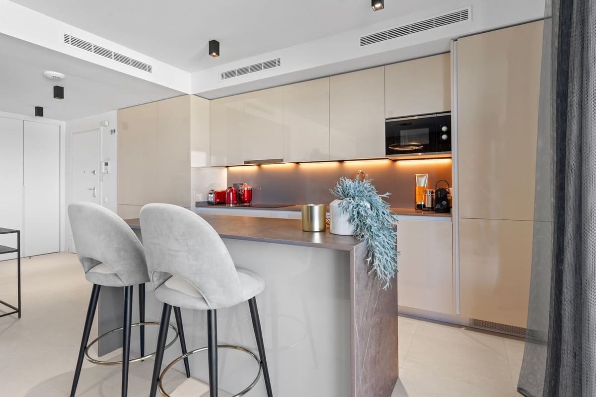 3 bedroom Apartment for rent in La Cala de Mijas - € 2,750 (Ref: 9575133)