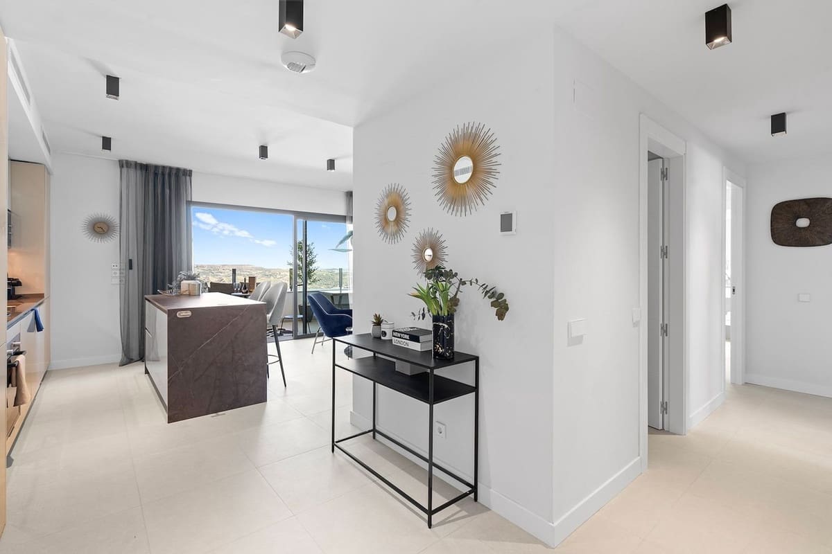 3 bedroom Apartment for rent in La Cala de Mijas - € 2,750 (Ref: 9575133)