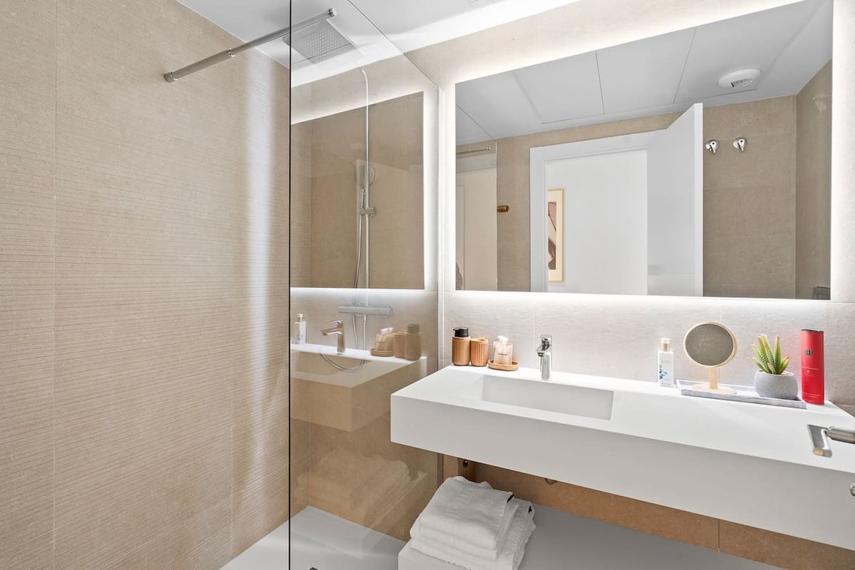 3 bedroom Apartment for rent in La Cala de Mijas - € 2,750 (Ref: 9575133)