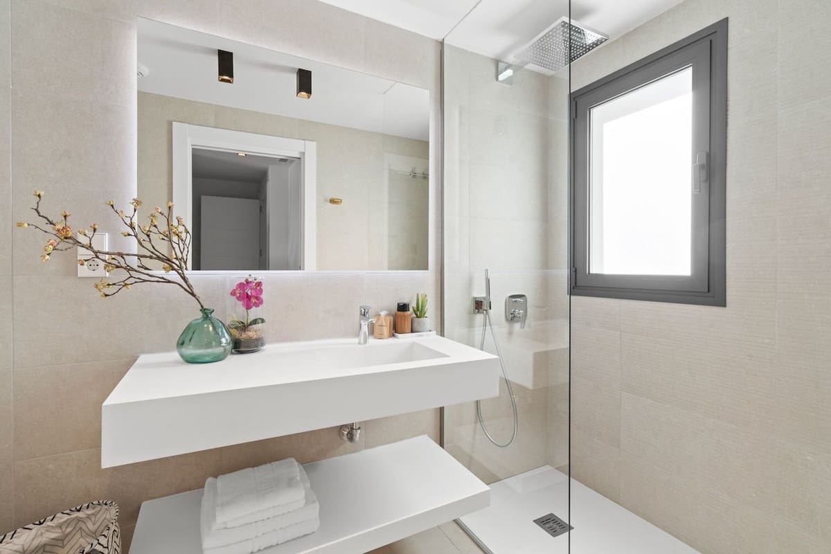 Appartement de 3 chambres à louer à La Cala de Mijas avec piscine garage - 2 750 € (Ref: 9575133)