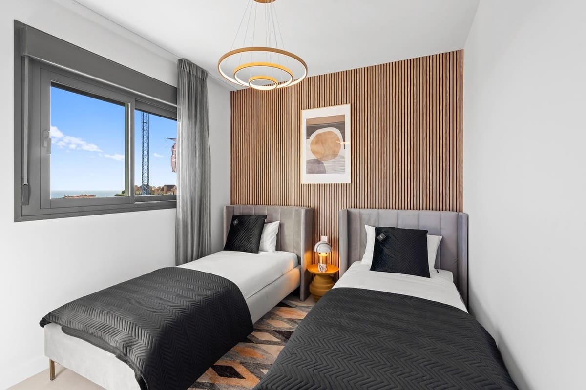 Appartement de 3 chambres à louer à La Cala de Mijas avec piscine garage - 2 750 € (Ref: 9575133)