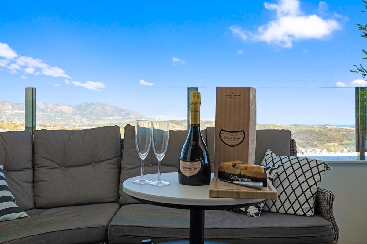 Appartement de 3 chambres à louer à La Cala de Mijas avec piscine garage - 2 750 € (Ref: 9575133)