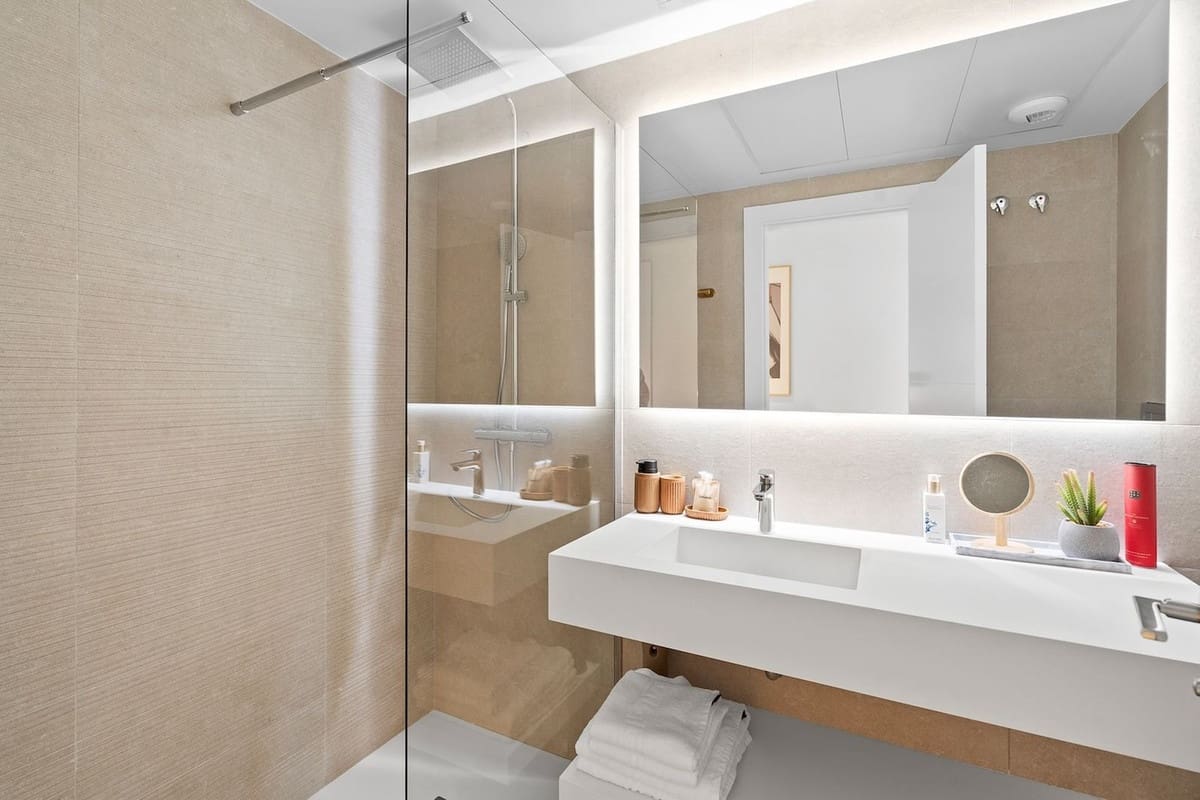 Appartement de 3 chambres à louer à La Cala de Mijas avec piscine garage - 2 750 € (Ref: 9575133)