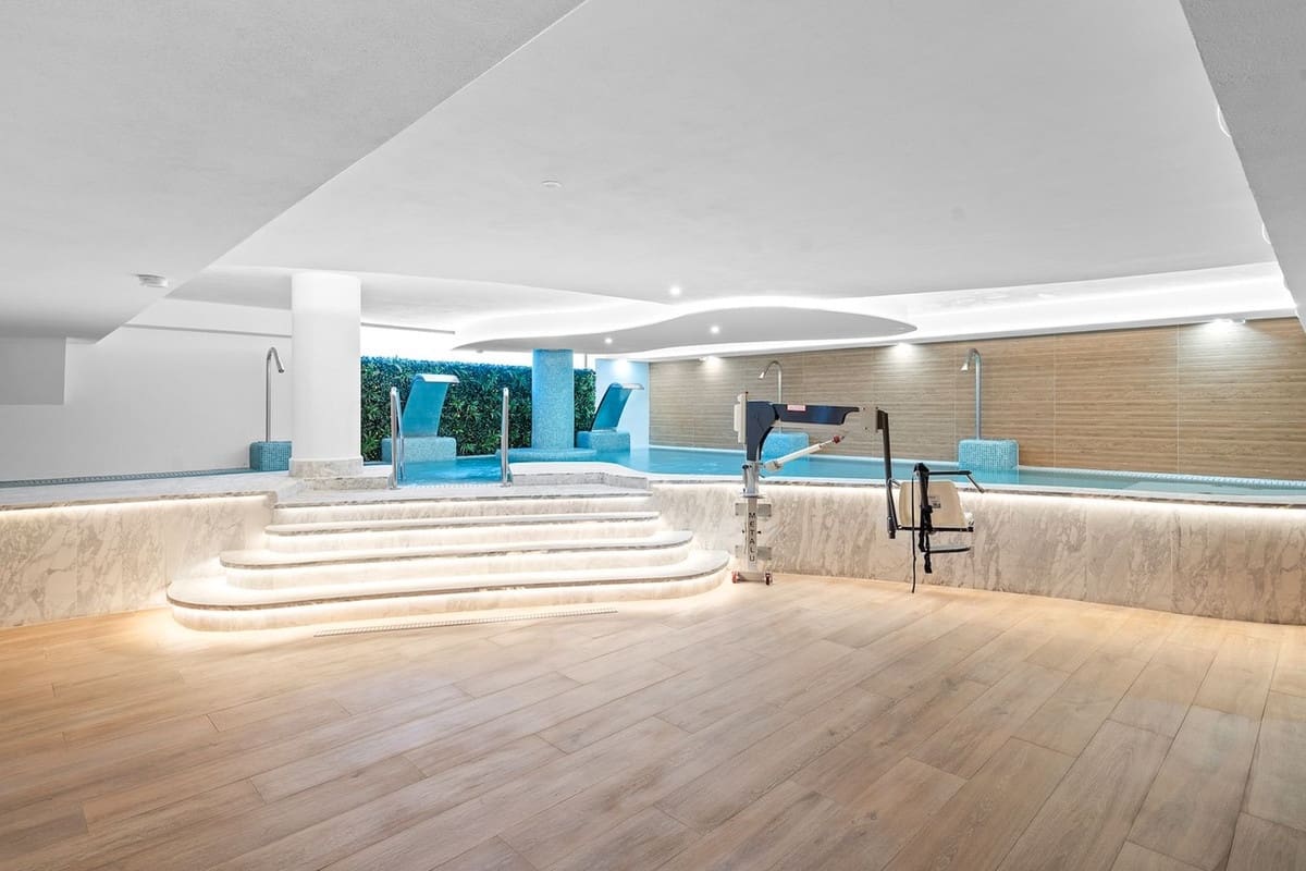 Appartement de 3 chambres à louer à La Cala de Mijas avec piscine garage - 2 750 € (Ref: 9575133)