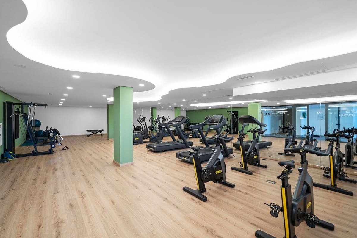 Appartement de 3 chambres à louer à La Cala de Mijas avec piscine garage - 2 750 € (Ref: 9575133)