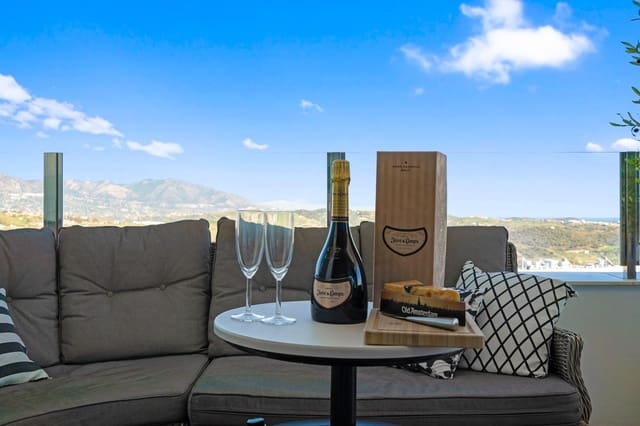 3 soverom Leilighet til leie i La Cala de Mijas, Mijas med svømmebasseng garasje - € 2 750 (Ref: 9575133)