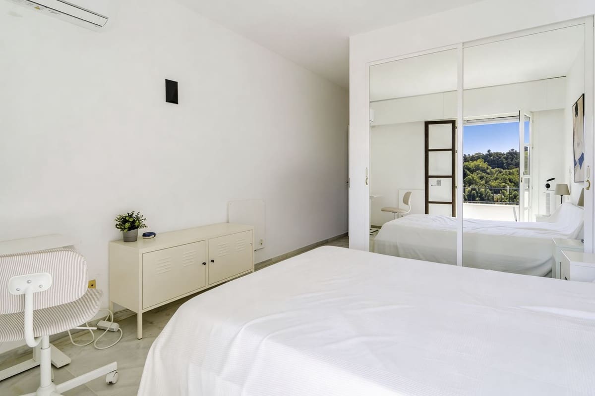 2 bedroom Apartment for sale in Los Arqueros with pool garage - € 425,000 (Ref: 9603263)