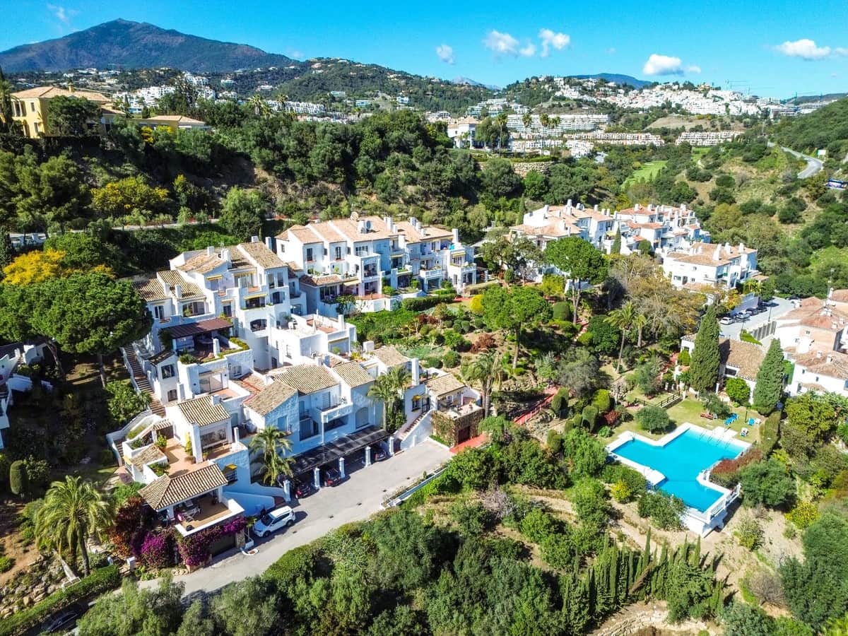 2 bedroom Apartment for sale in Los Arqueros with pool garage - € 425,000 (Ref: 9603263)