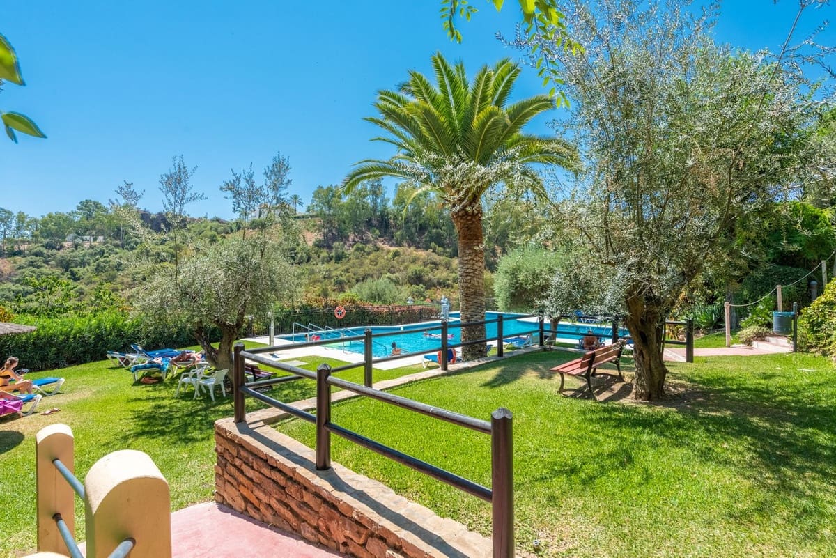 2 bedroom Apartment for sale in Los Arqueros with pool garage - € 425,000 (Ref: 9603263)