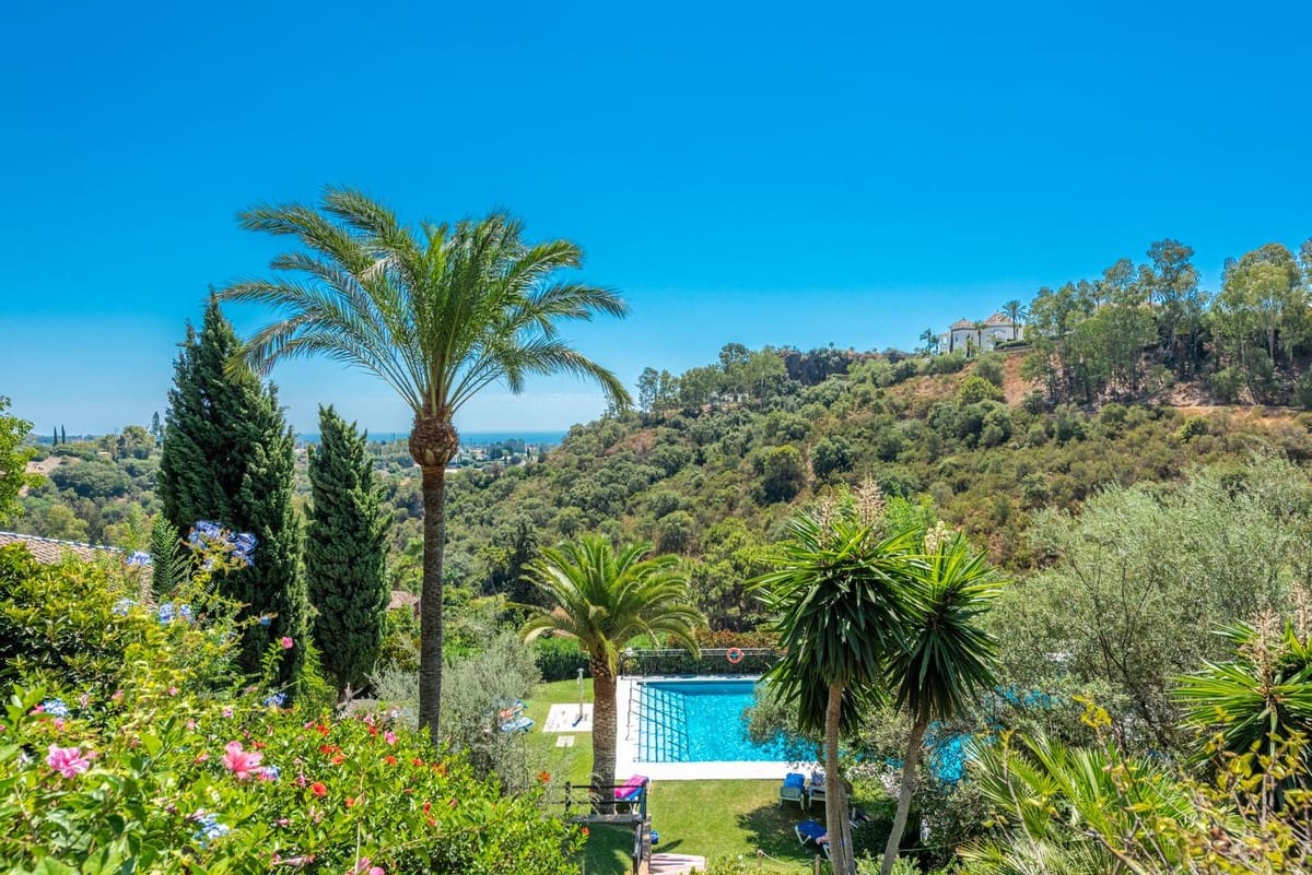 2 bedroom Apartment for sale in Los Arqueros with pool garage - € 425,000 (Ref: 9603263)