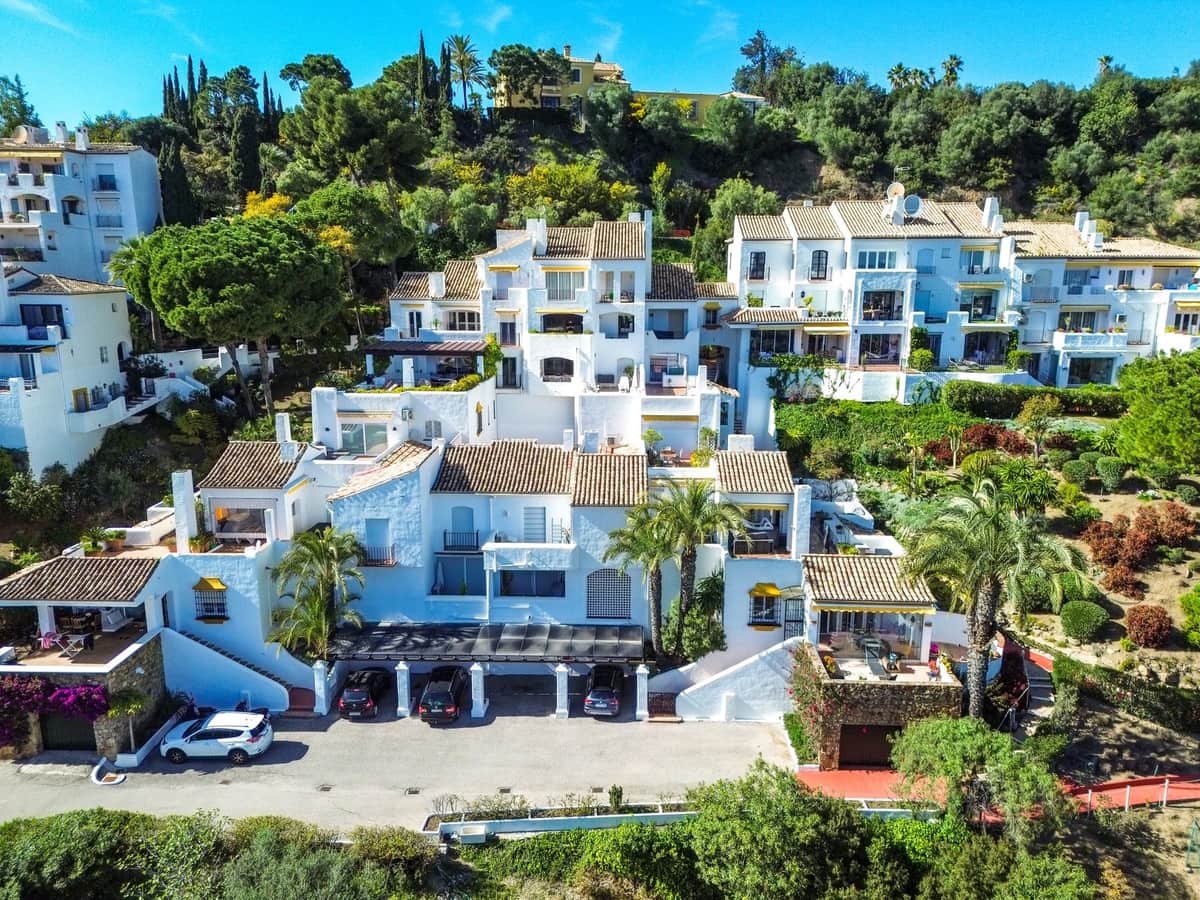 2 bedroom Apartment for sale in Los Arqueros with pool garage - € 425,000 (Ref: 9603263)