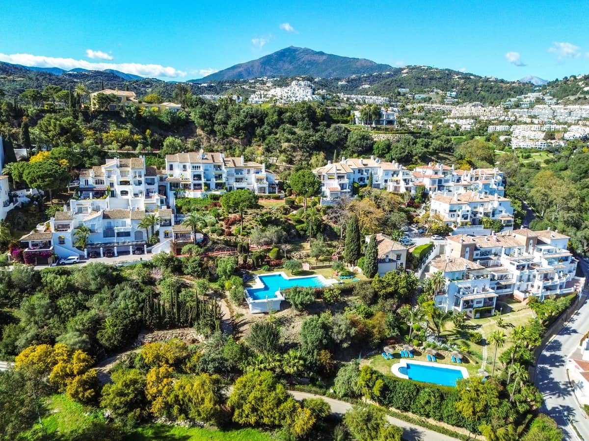 2 bedroom Apartment for sale in Los Arqueros with pool garage - € 425,000 (Ref: 9603263)