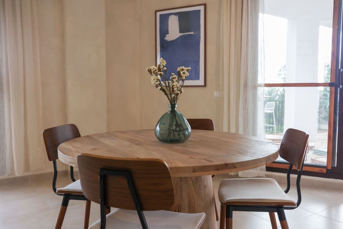 2 quarto Apartamento para arrendar em Los Monteros com piscina - 2 000 € (Ref: 9611944)