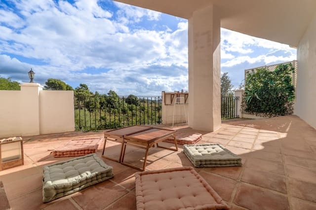 2 quarto Apartamento para arrendar em Los Monteros, Marbella com piscina - 2 000 € (Ref: 9611944)