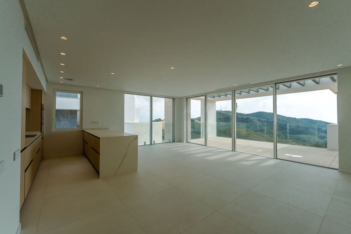 3 slaapkamer Appartement te koop in Ojen met zwembad garage - € 985.000 (Ref: 9642842)