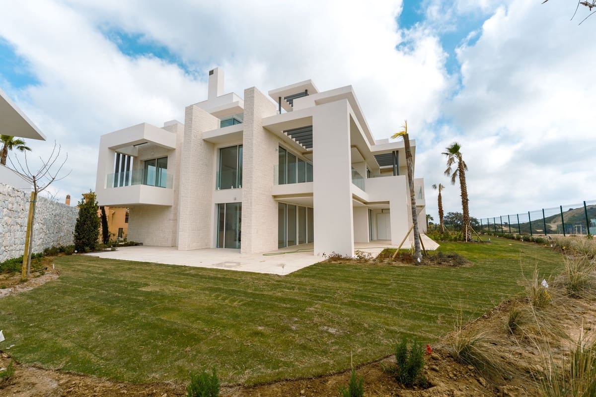 3 slaapkamer Appartement te koop in Ojen met zwembad garage - € 1.200.000 (Ref: 9642844)