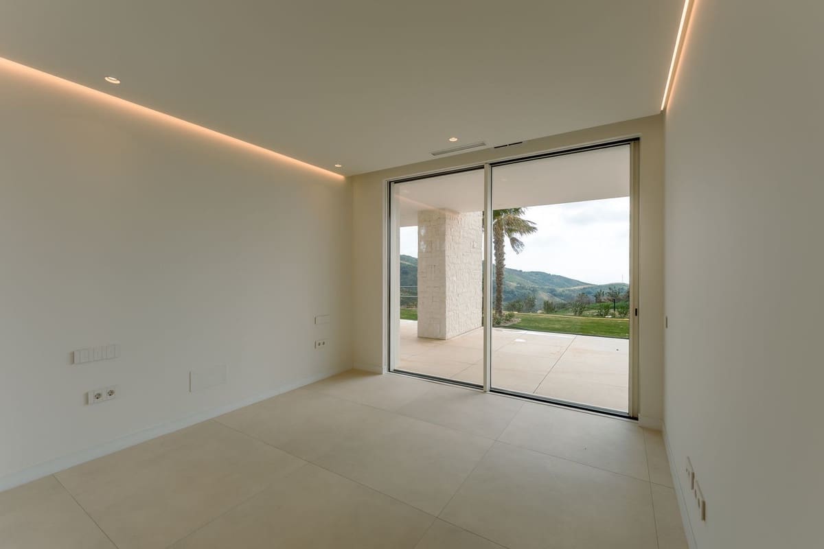 2 sypialnia Apartament na sprzedaż w Ojen z basenem garażem - 960 000 € (Ref: 9642845)