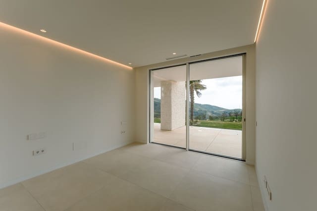 Apartamento de 2 habitaciones en Ojen en venta con piscina garaje - 960.000 € (Ref: 9642846)