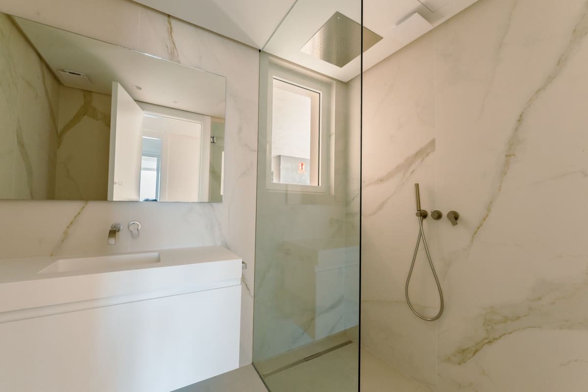 3 Zimmer Apartment zu verkaufen in Ojen mit Pool Garage - 1.250.000 € (Ref: 9642847)