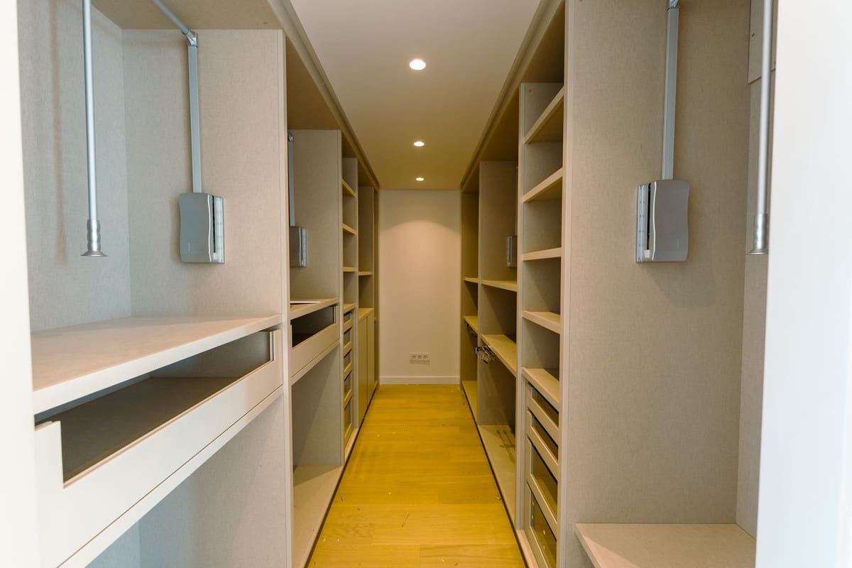 4 makuuhuone Huoneisto myytävänä paikassa Ojen mukana uima-altaan 
autotalli - 2 950 000 € (Ref: 9642848)