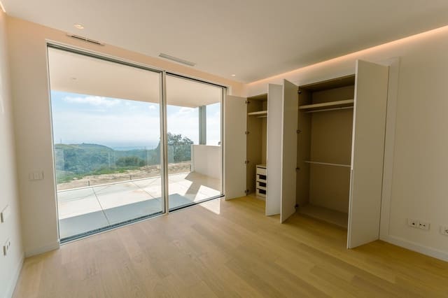 4 makuuhuone Huoneisto myytävänä paikassa Ojen mukana uima-altaan 
autotalli - 2 950 000 € (Ref: 9642848)